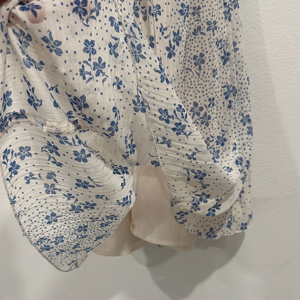 Abercrombie & Fitch White and Blue Pleated Floral Dress - Picture 13 of 16